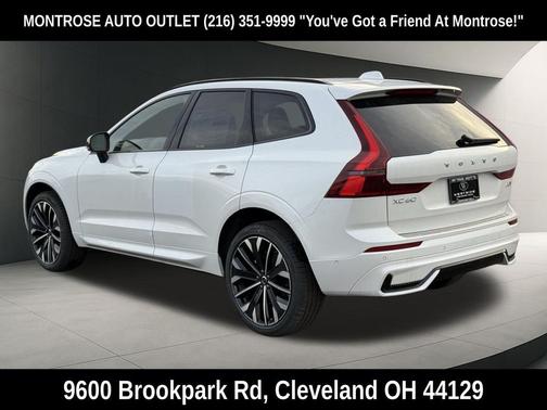 Crystal White Metallic 2026 Volvo XC60 B5 Ultra