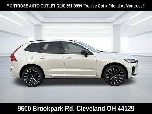 Crystal White Metallic 2026 Volvo XC60 B5 Ultra