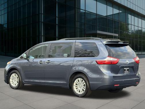 2017 Toyota Sienna XLE