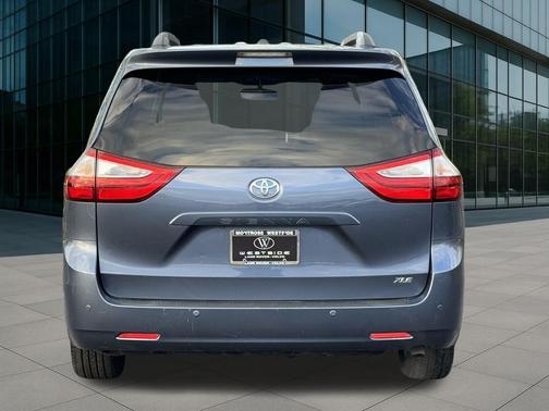 2017 Toyota Sienna XLE