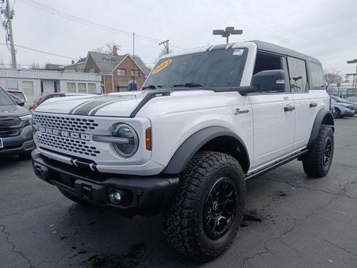 Oxford White 2023 Ford Bronco Badlands