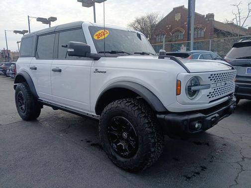 Oxford White 2023 Ford Bronco Badlands