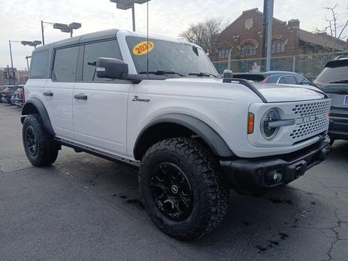 Oxford White 2023 Ford Bronco Badlands