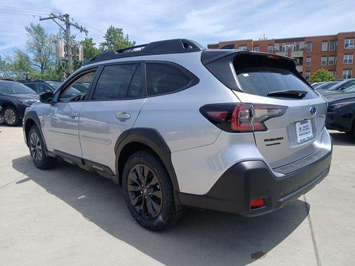 Ice Silver Metallic 2025 Subaru Outback Onyx Edition