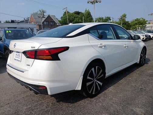 2022 Nissan Altima 2.5 SR
