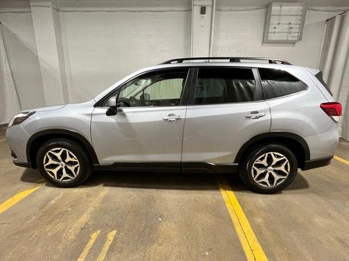Ice Silver Metallic 2023 Subaru Forester Premium