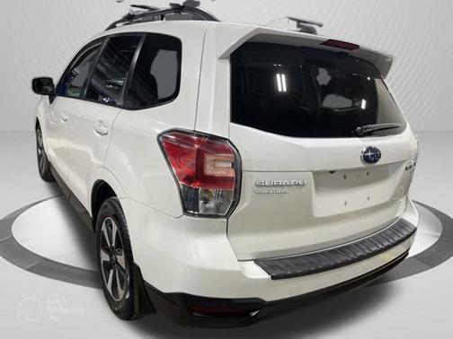 Crystal White Pearl 2017 Subaru Forester 2.5i Premium