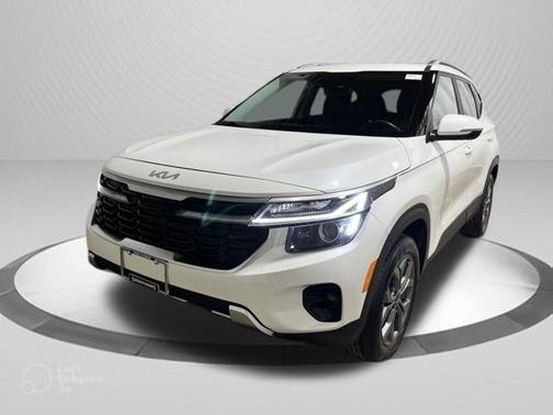 Snow White Pearl 2024 Kia Seltos S