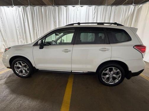 Crystal White Pearl 2018 Subaru Forester 2.5i Touring