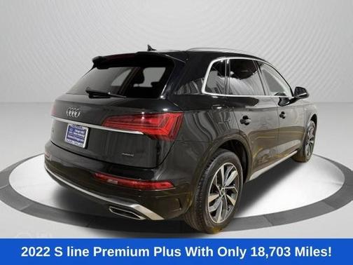 Mythos Black Metallic 2022 Audi Q5 45 S line quattro Premium