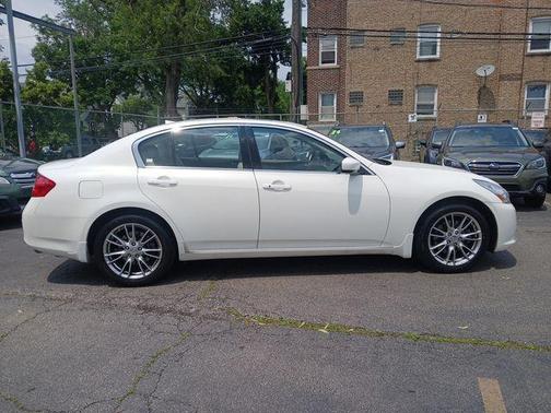 2011 INFINITI G37x Base