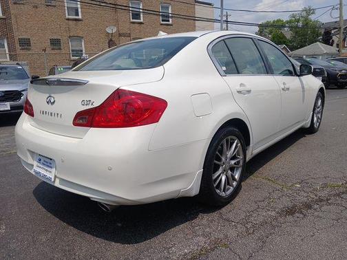 2011 INFINITI G37x Base