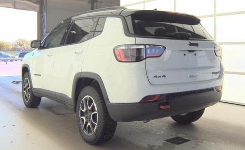 Bright White Clearcoat 2025 Jeep Compass Trailhawk