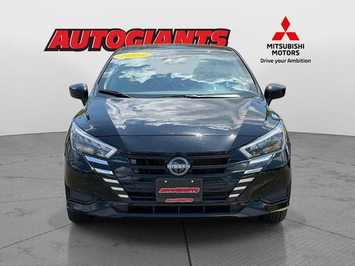 Super Black Metallic 2025 Nissan Versa 1.6 SV