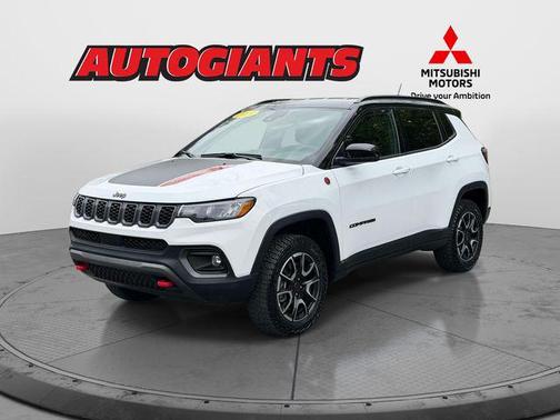 Bright White Clearcoat 2025 Jeep Compass Trailhawk