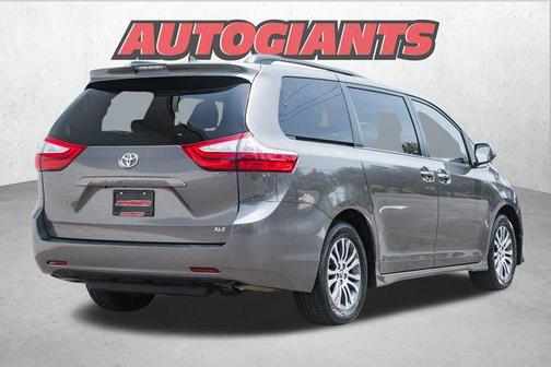 2019 Toyota Sienna XLE