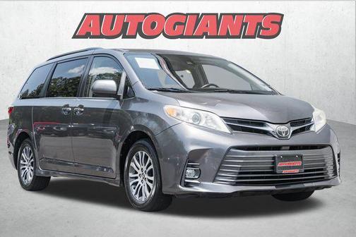 2019 Toyota Sienna XLE