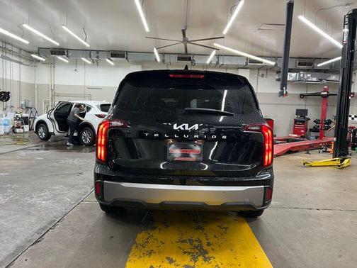 2024 Kia Telluride LX