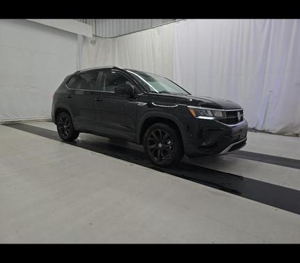 Deep Black 2023 Volkswagen Taos 1.5T SE