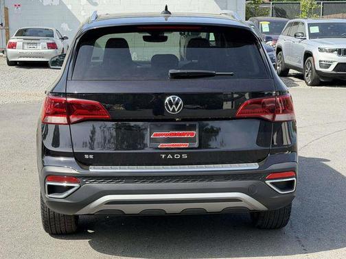 Deep Black 2023 Volkswagen Taos 1.5T SE