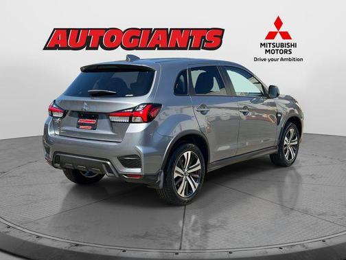 Mercury Gray Metallic 2026 Mitsubishi Outlander Sport 2.0 ES