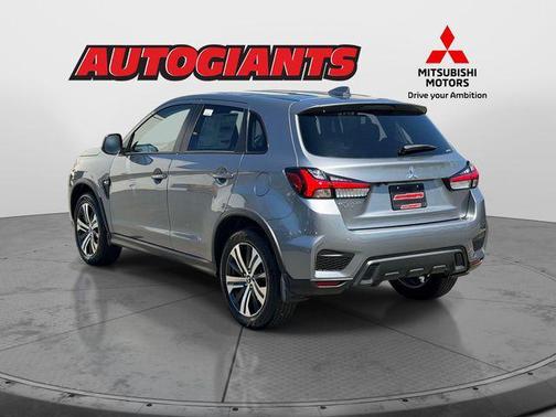 Mercury Gray Metallic 2026 Mitsubishi Outlander Sport 2.0 ES