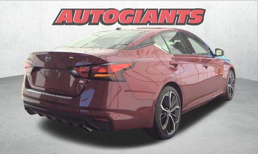 2023 Nissan Altima SR FWD