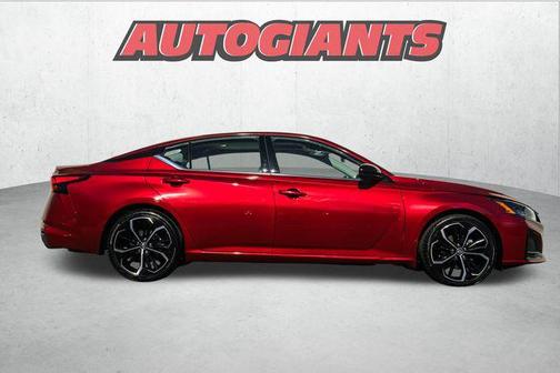 2023 Nissan Altima SR FWD