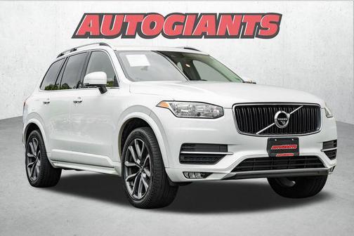 2016 Volvo XC90 T6 Momentum