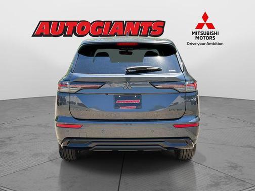 Graphite Gray 2026 Mitsubishi Outlander LE S-AWC