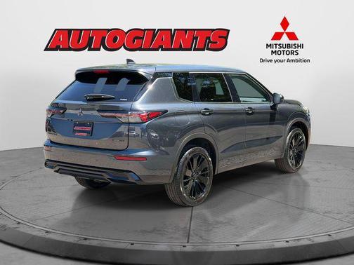 Graphite Gray 2026 Mitsubishi Outlander LE S-AWC