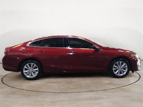 Photo 2 of 31 of 2020 Chevrolet Malibu LT