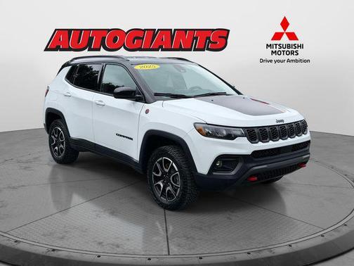 Bright White Clearcoat 2025 Jeep Compass Trailhawk