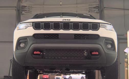 Bright White Clearcoat 2025 Jeep Compass Trailhawk