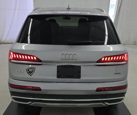 Florett Silver Metallic 2022 Audi Q7 55 Premium