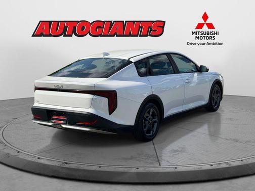 Snow White Pearl 2025 Kia K4 LXS
