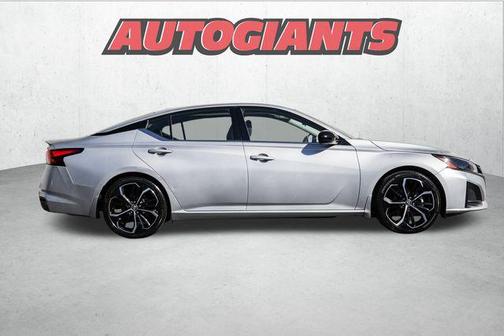 2023 Nissan Altima SR FWD
