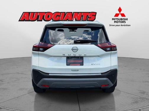 Pearl White Tricoat 2023 Nissan Rogue SV