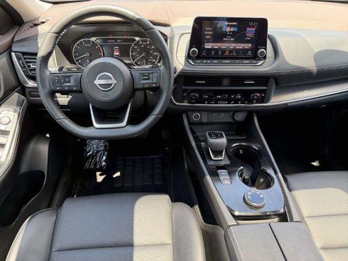 Pearl White Tricoat 2023 Nissan Rogue SV
