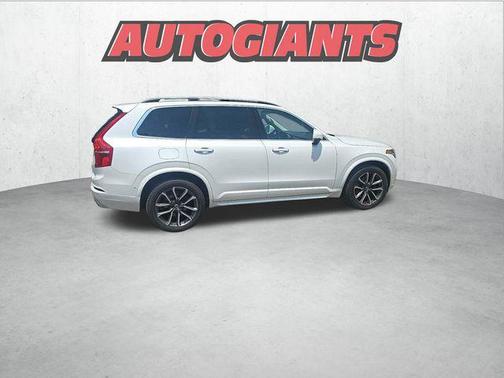 2016 Volvo XC90 T6 Momentum