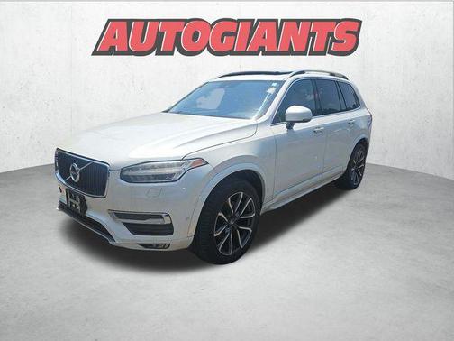 2016 Volvo XC90 T6 Momentum