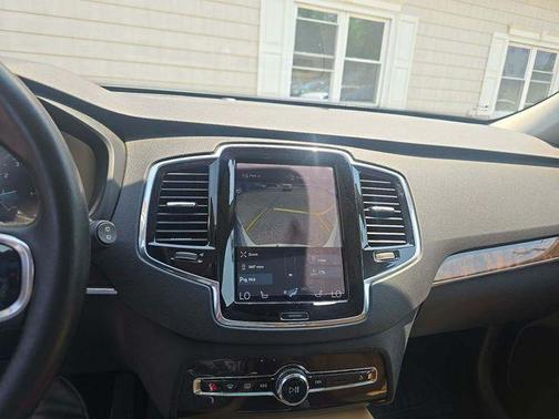 2016 Volvo XC90 T6 Momentum