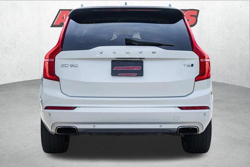 2016 Volvo XC90 T6 Momentum