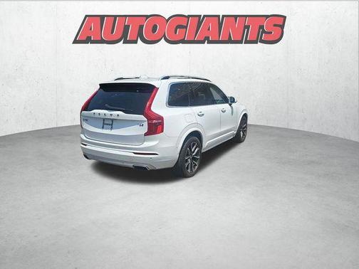 2016 Volvo XC90 T6 Momentum