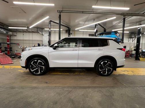 2023 Mitsubishi Outlander SE 2.5 2WD