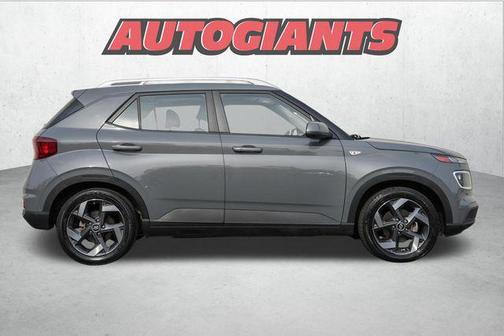 2021 Hyundai VENUE SEL