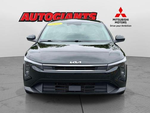 Aurora Black Pearl 2025 Kia K4 LXS