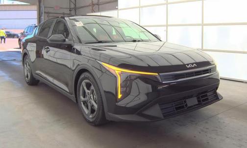 Aurora Black Pearl 2025 Kia K4 LXS