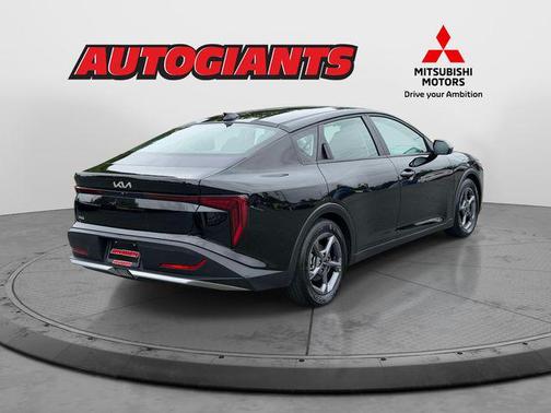 Aurora Black Pearl 2025 Kia K4 LXS