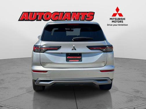 Alloy Silver Metallic 2025 Mitsubishi Outlander SE 2.5 2WD